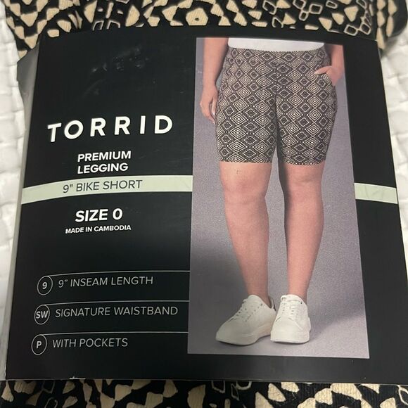 NIP- Torrid - 0. Patterned Bike Short - Picture 2 of 4